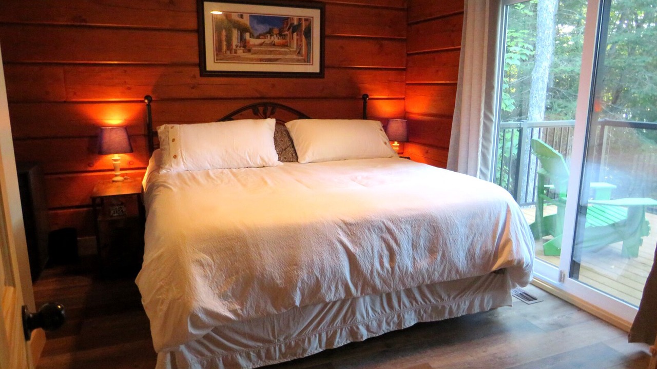 Photo of Bedroom in Lake of Bays