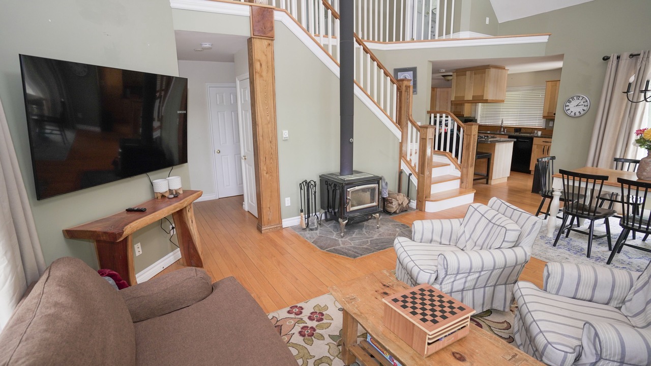Photo of Livingroom in Parry Sound