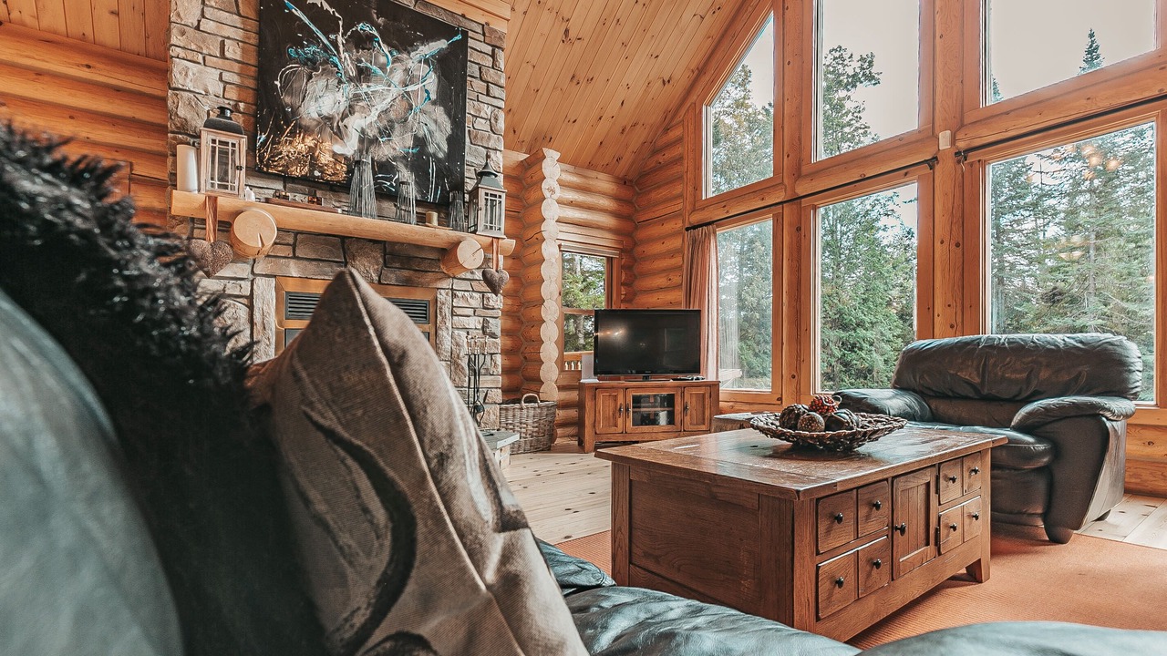 Photo of Livingroom in Fiddler Lake Resort