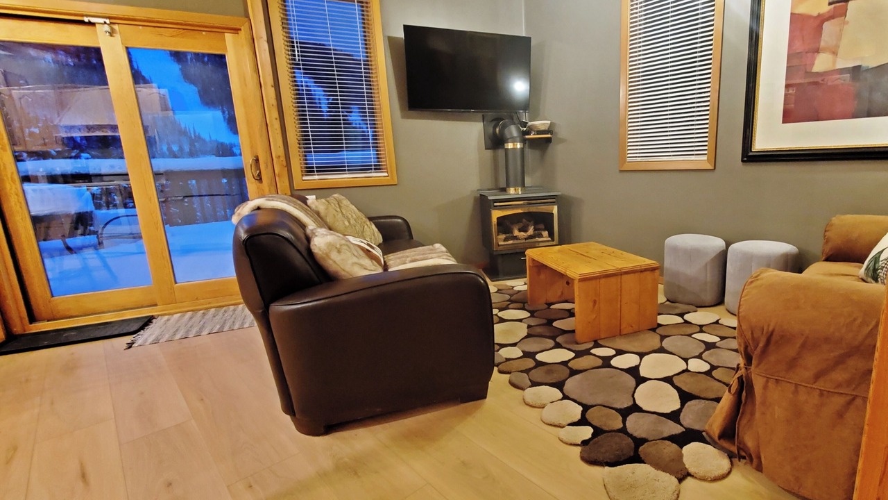 Photo of Livingroom in Sunburst Estates