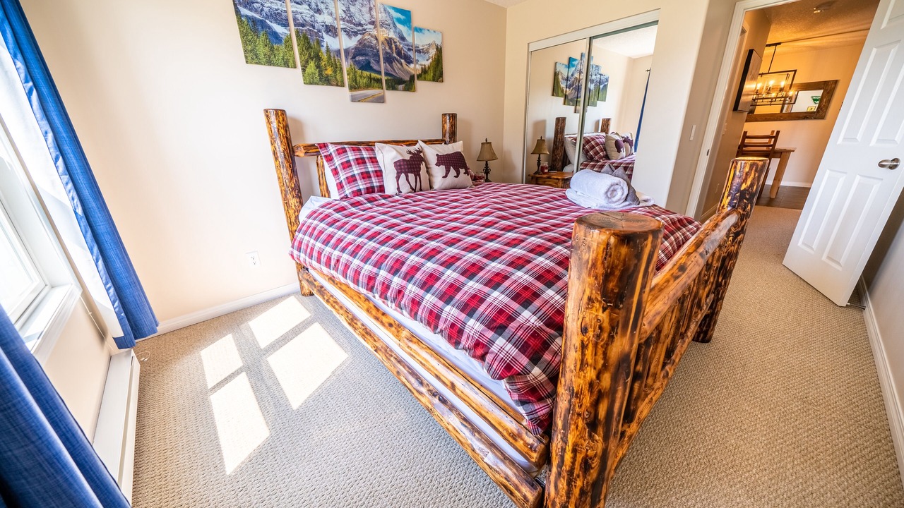 Photo of Bedroom in Radium Hot Springs