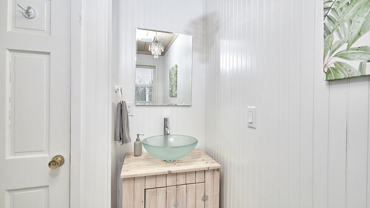 Photo of Bathroom in Honey Harbour