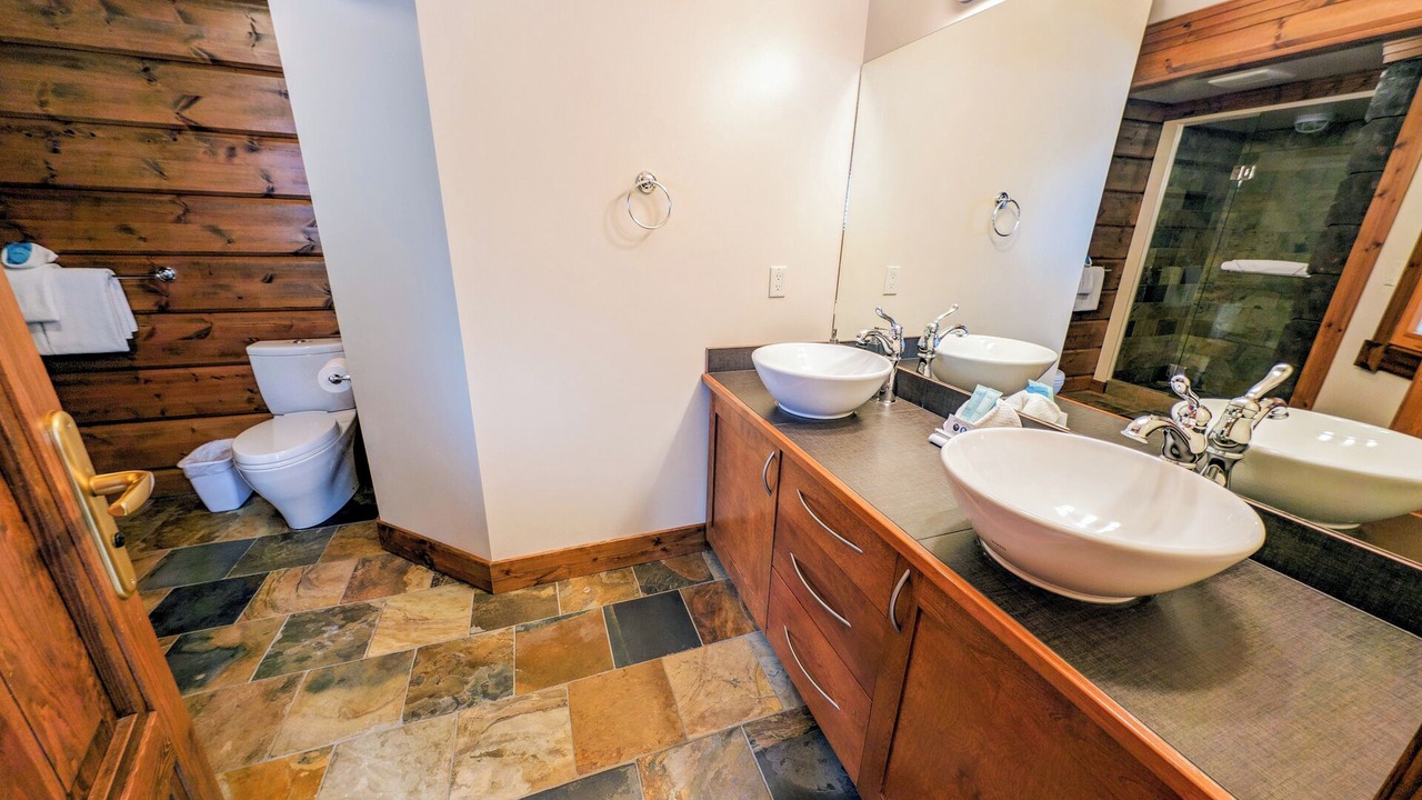 Photo of Bathroom in Golden