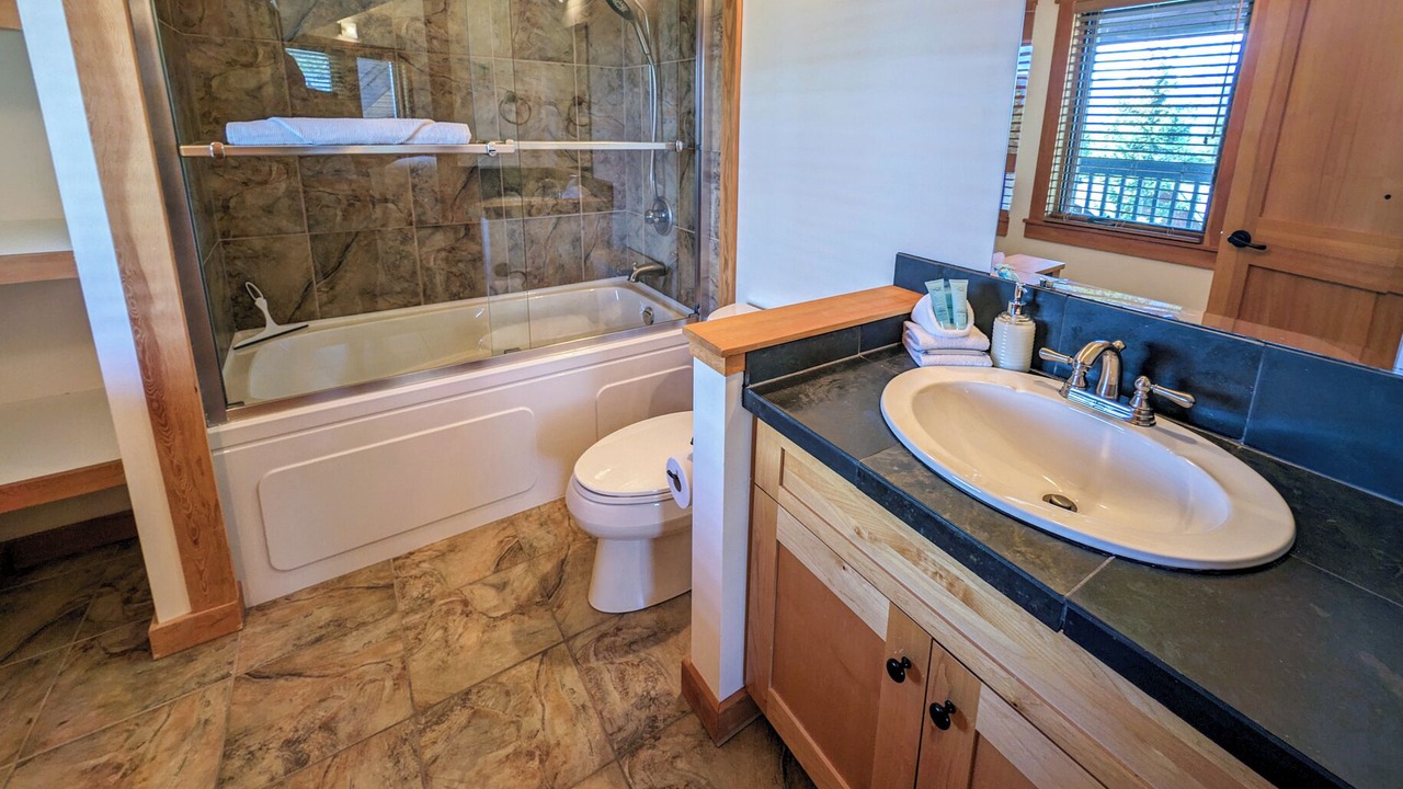 Photo of Bathroom in Golden