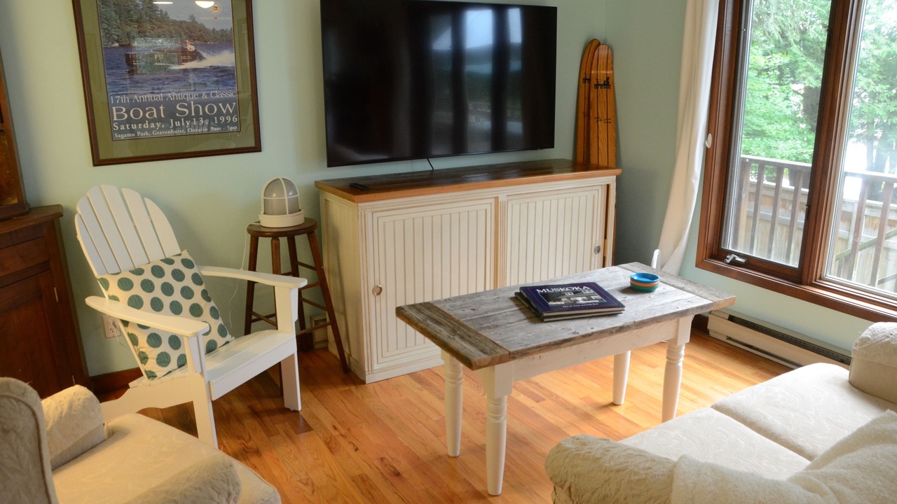 Photo of Livingroom in Port Carling