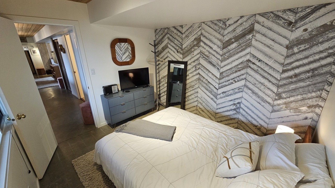 Photo of Bedroom in Okanagan-Similkameen