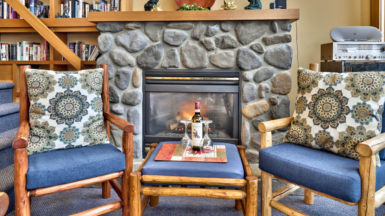 Photo of Livingroom in Sunburst Estates