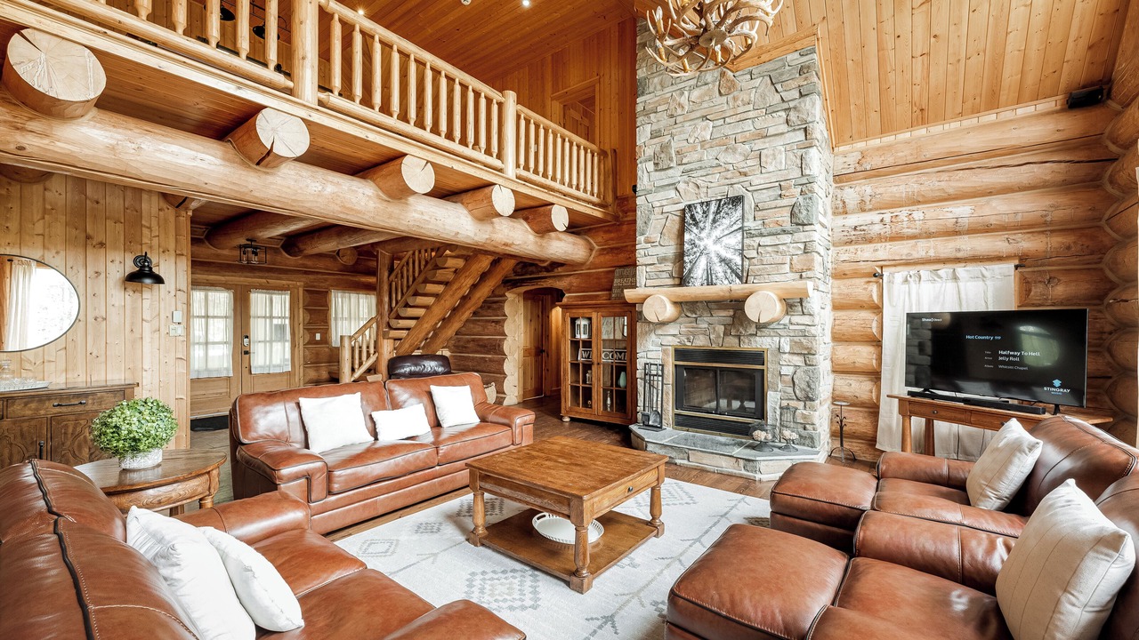 Photo of Livingroom in Fiddler Lake Resort