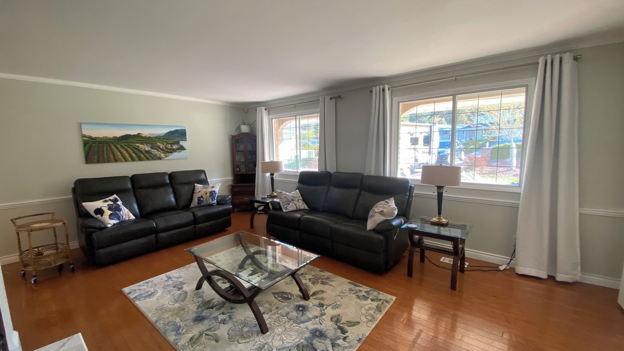 Photo of Livingroom in Okanagan-Similkameen