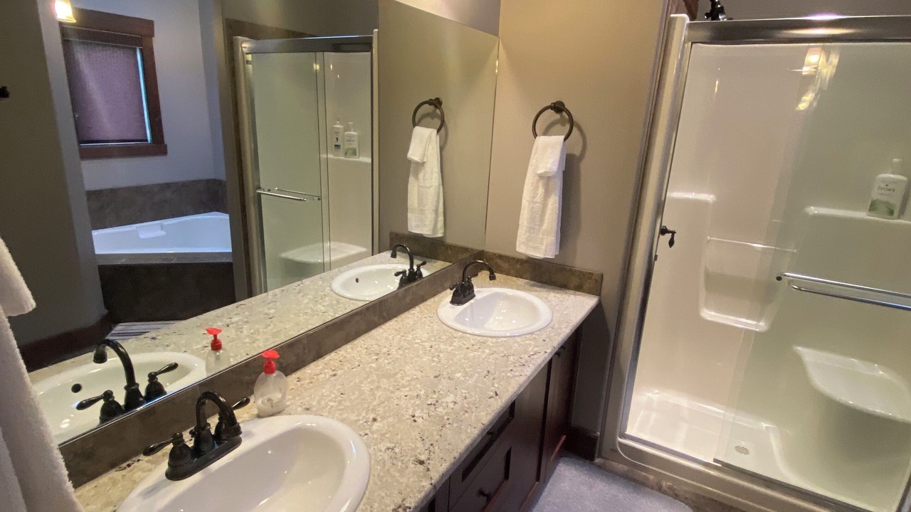 Photo of Bathroom in Radium Hot Springs