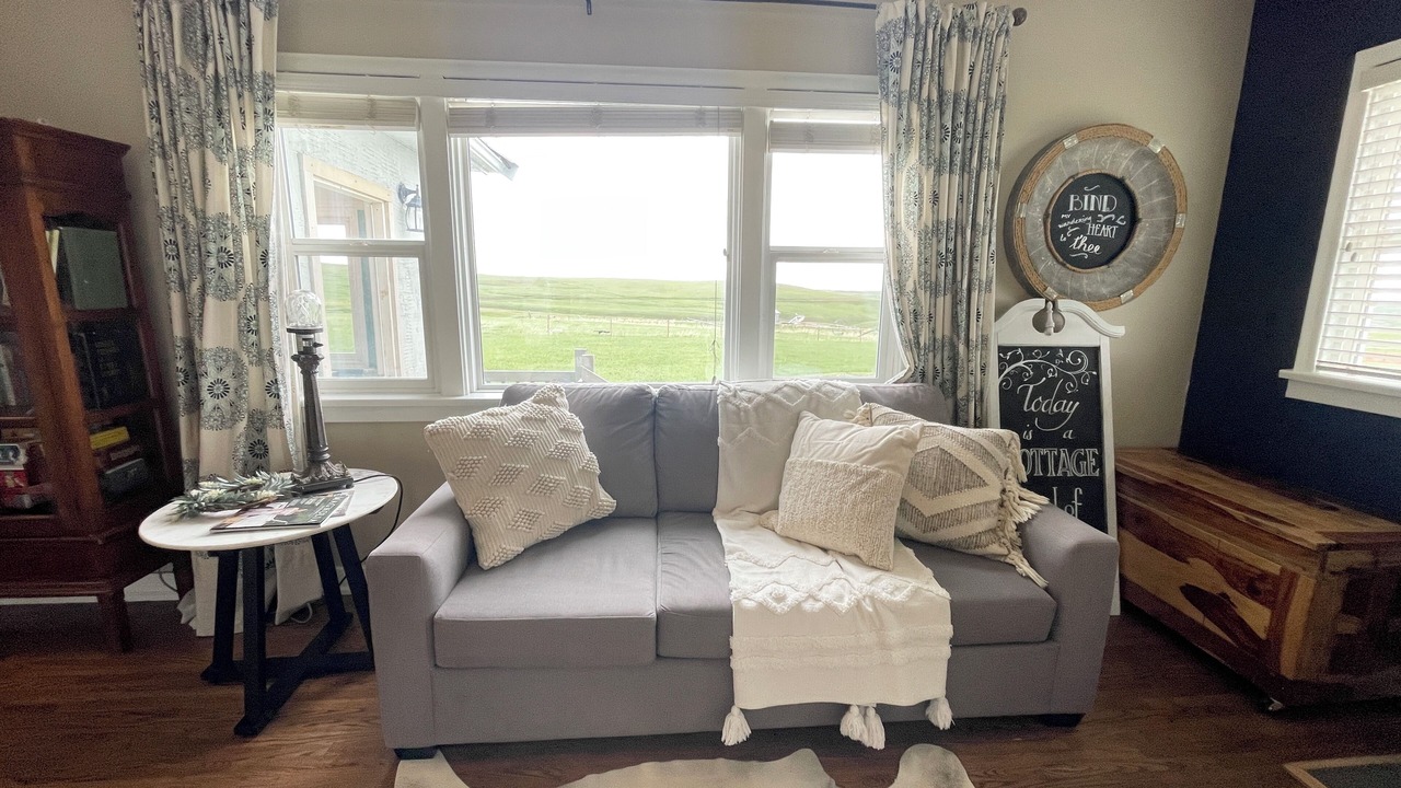 Photo of Livingroom in Cardston