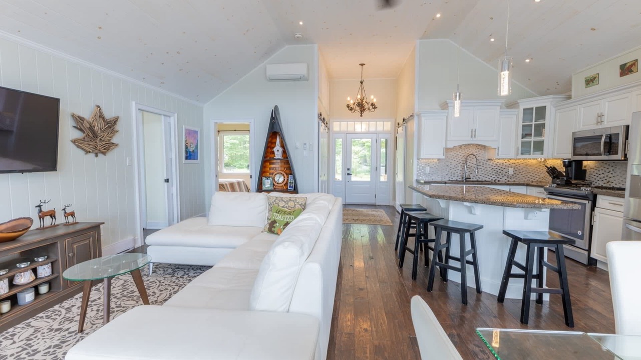 Photo of Livingroom in Gravenhurst