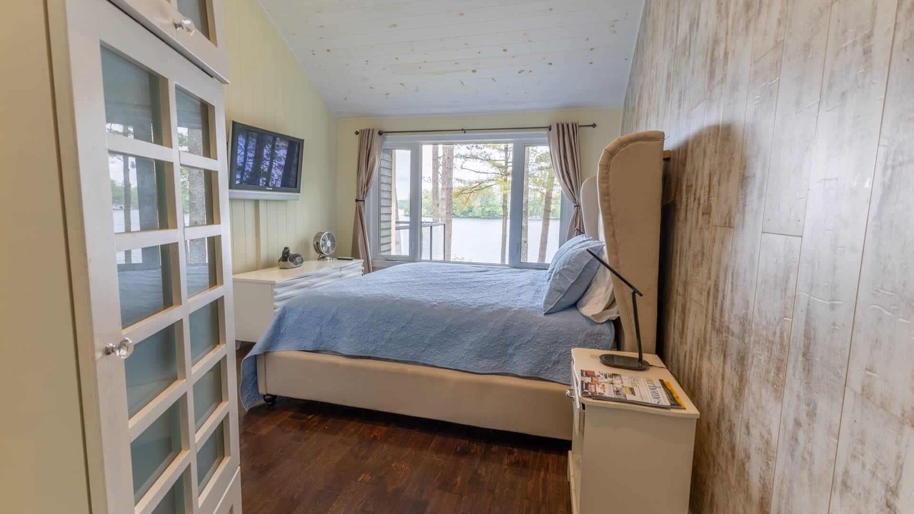 Photo of Bedroom in Gravenhurst