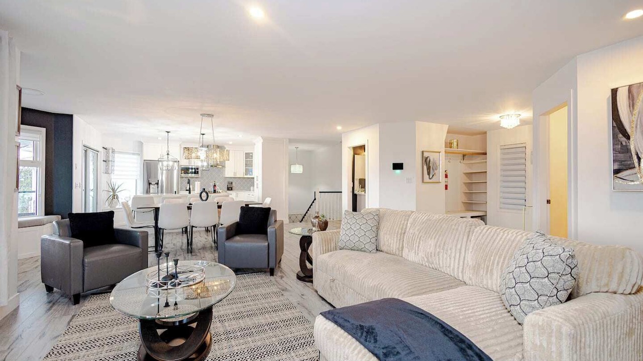 Photo of Livingroom in Shannon Lake