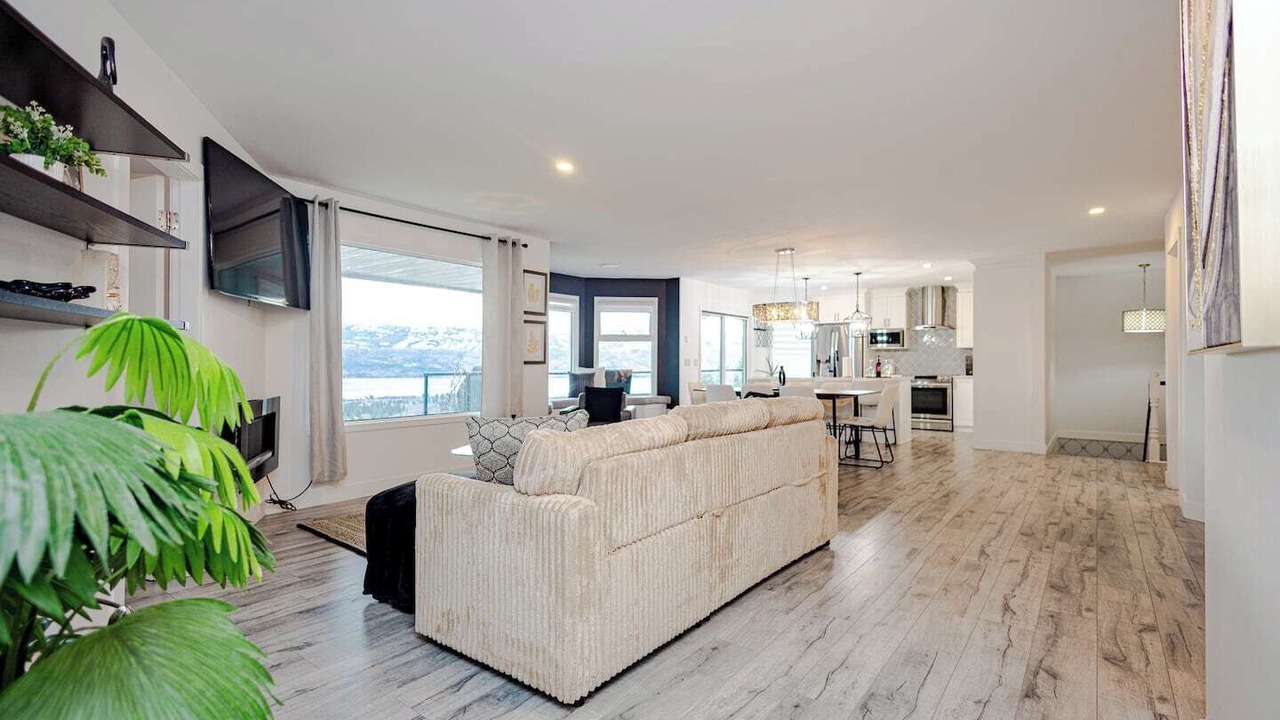 Photo of Livingroom in Shannon Lake