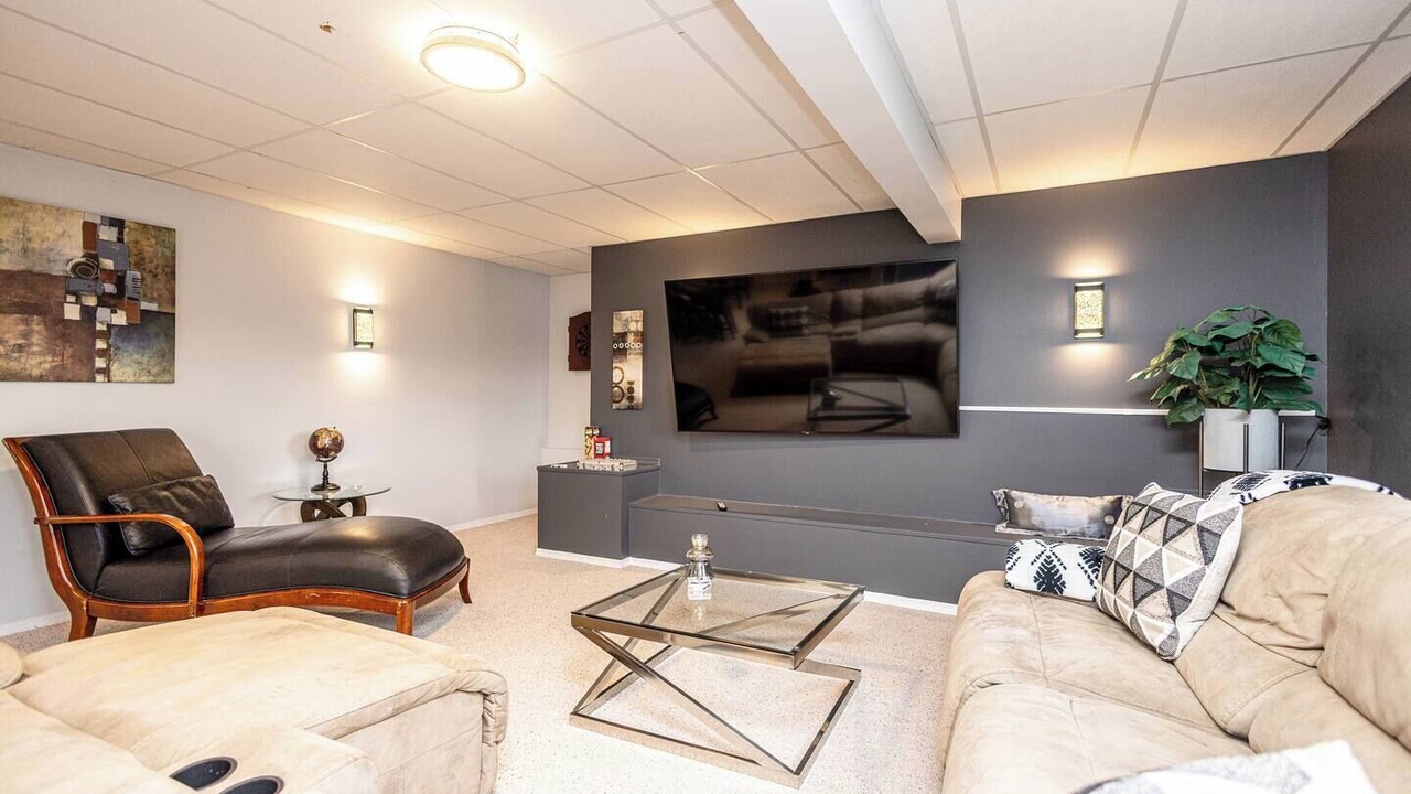 Photo of Livingroom in Shannon Lake