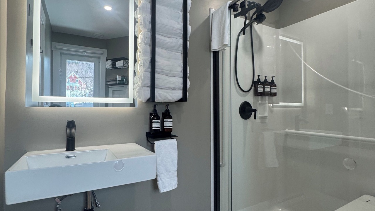 Photo of Bathroom in Victoria Subd. A