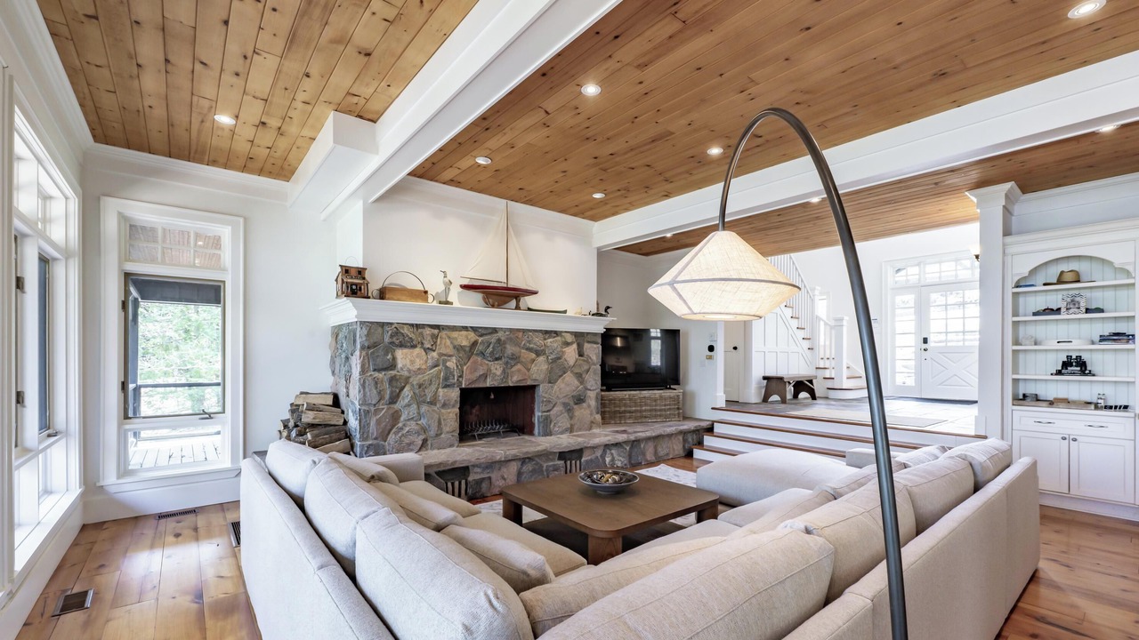 Photo of Livingroom in Muskoka Lakes