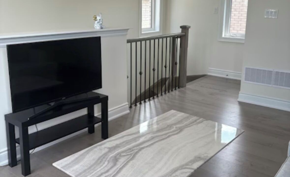 Photo of Livingroom in Bradford West Gwillimbury