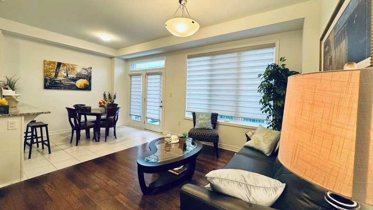 Photo of Livingroom in Oakville