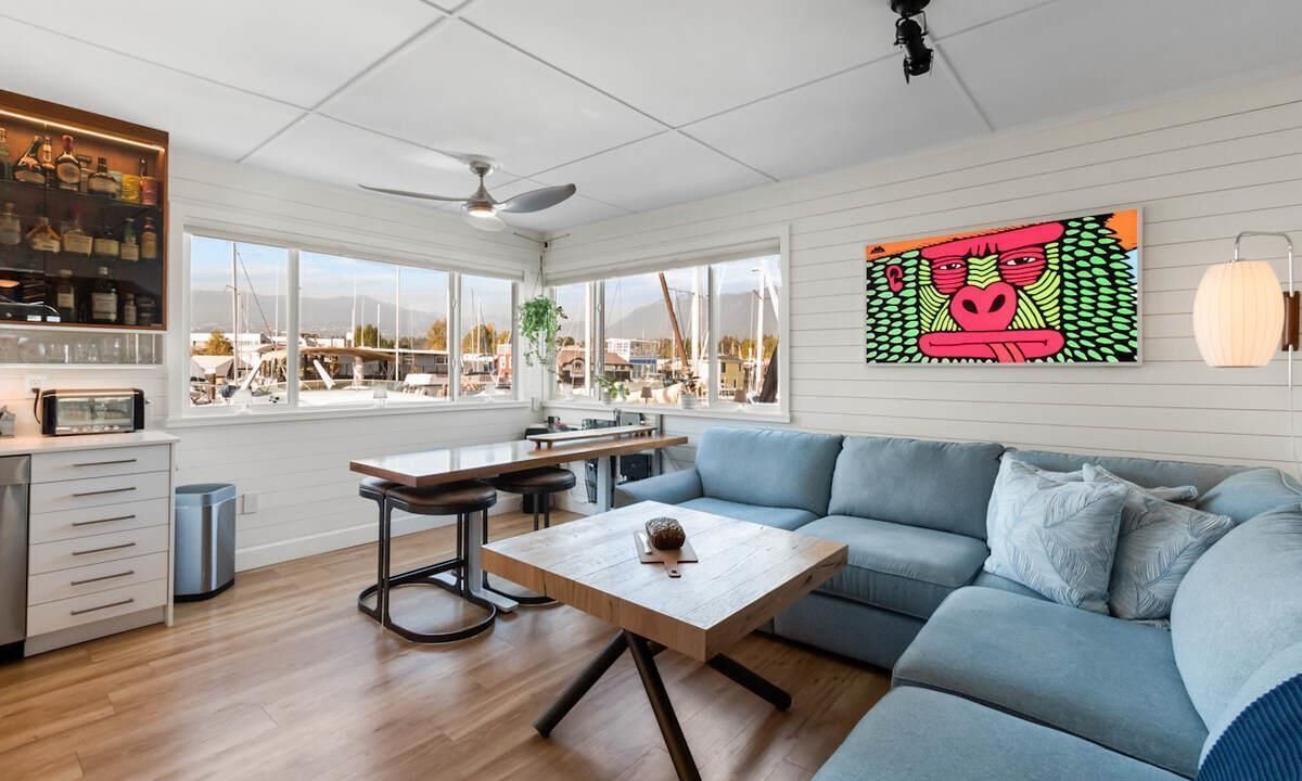 Photo of Livingroom in Lower Lonsdale