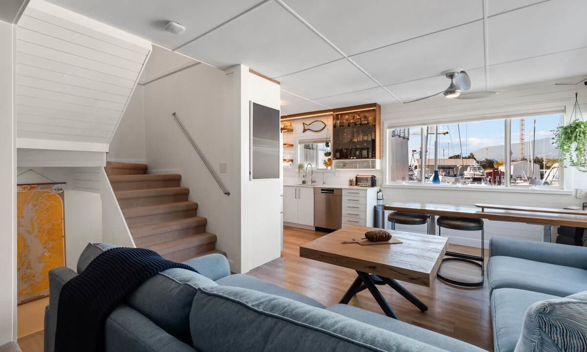 Photo of Livingroom in Lower Lonsdale