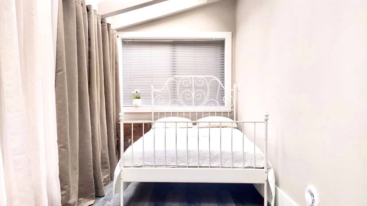 Photo of Bedroom in Eastern Hillsides