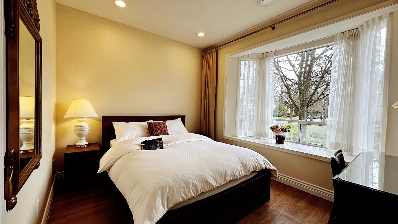 Photo of Bedroom in Oakridge