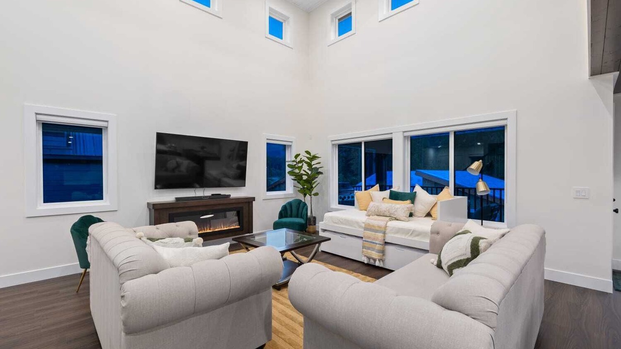 Photo of Livingroom in Sunshine Valley