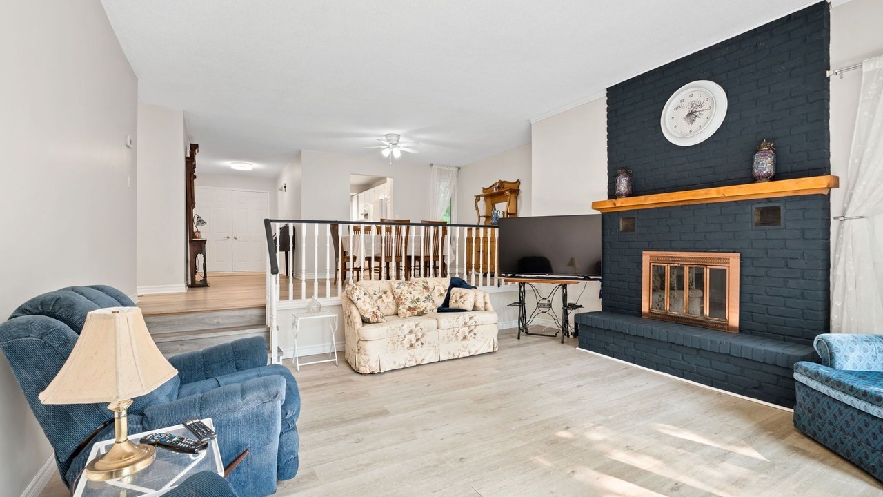 Photo of Livingroom in Amherstview