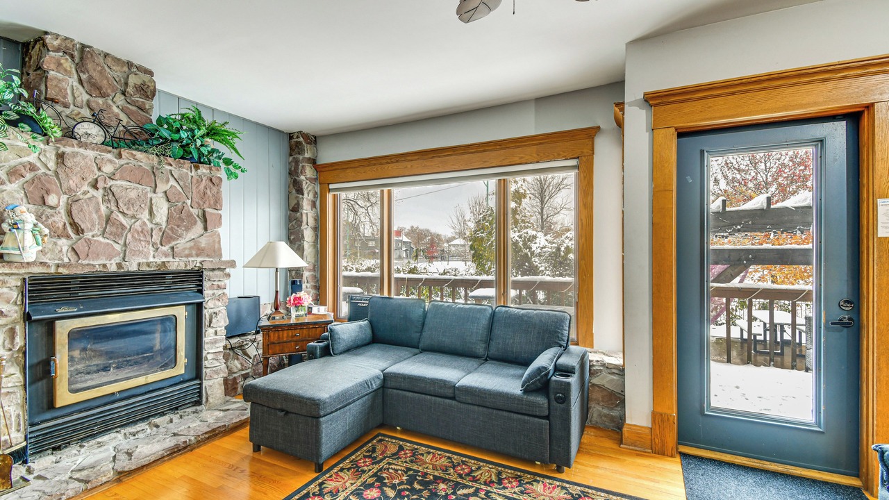 Photo of Livingroom in Niagara Falls