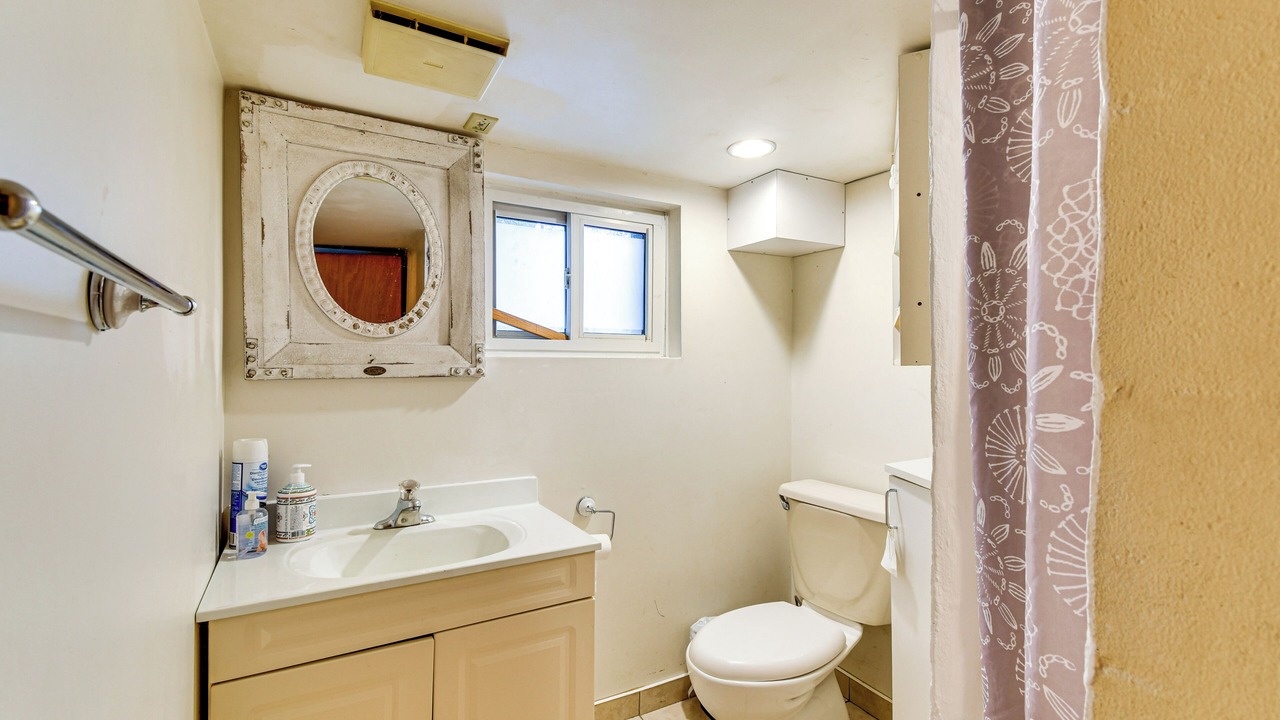 Photo of Bathroom in Niagara Falls