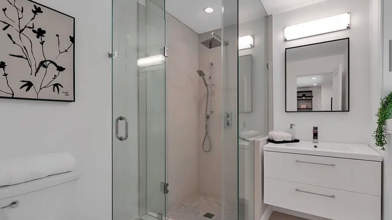 Photo of Bathroom in Maple Leaf