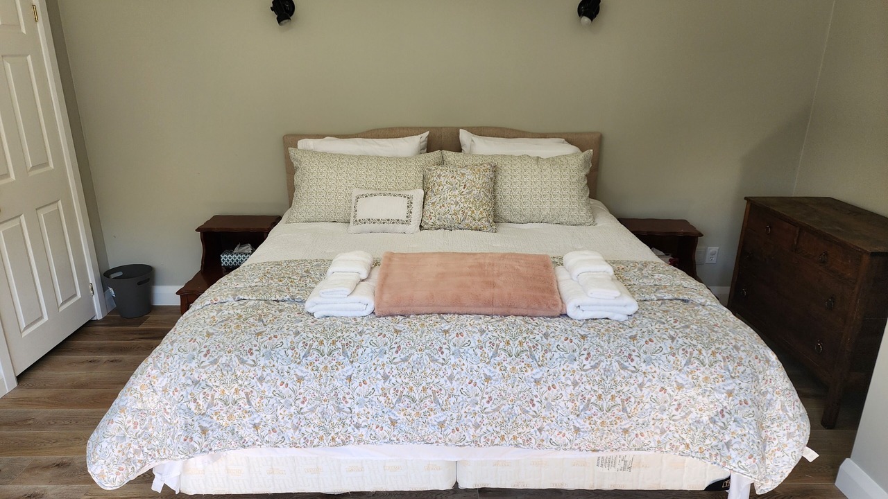 Photo of Bedroom in Victoria Harbour