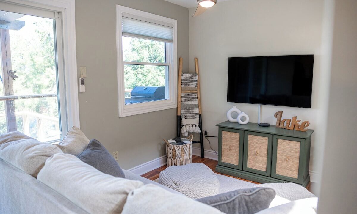 Photo of Livingroom in Fenelon Falls