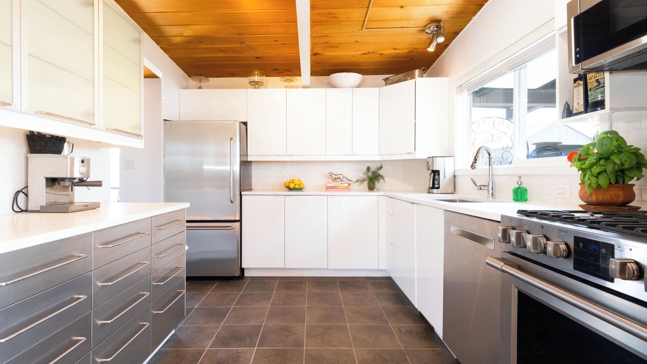 Photo of Kitchen in Lower Lonsdale