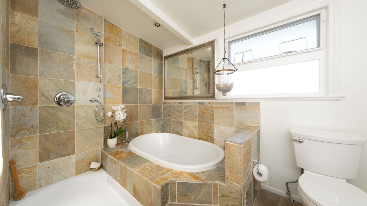 Photo of Bathroom in Lower Lonsdale