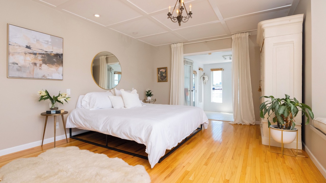 Photo of Bedroom in Lower Lonsdale
