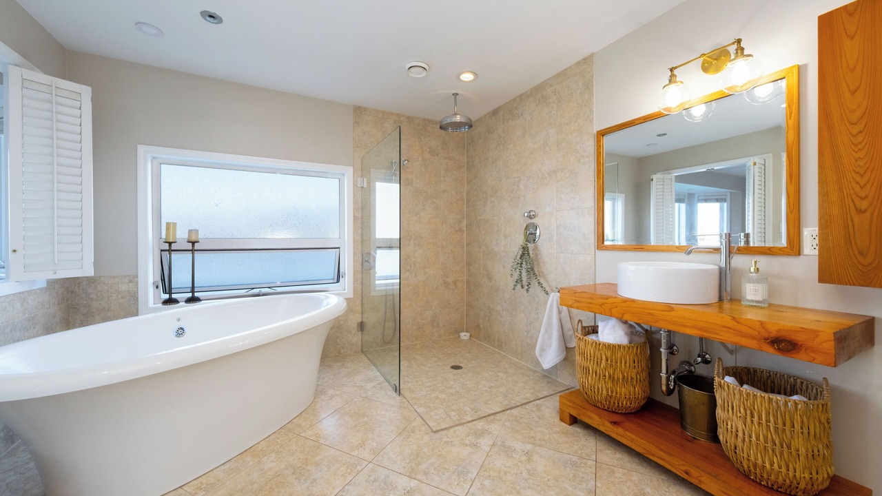 Photo of Bathroom in Lower Lonsdale