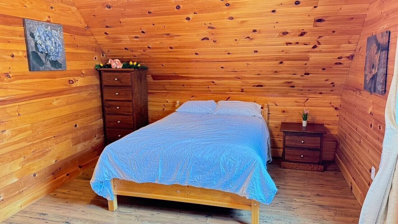Photo of Bedroom in Montague