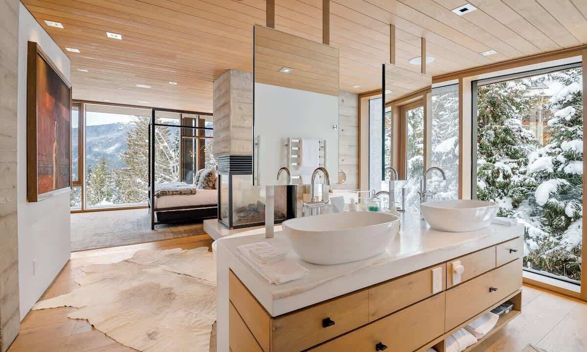 Photo of Bathroom in Whistler Creekside