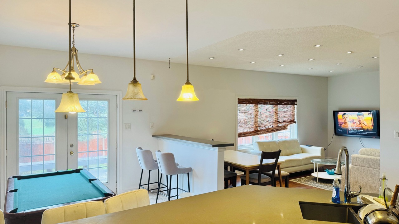 Photo of Livingroom in Churchill Meadows