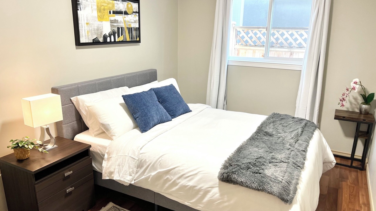 Photo of Bedroom in Renfrew-Collingwood