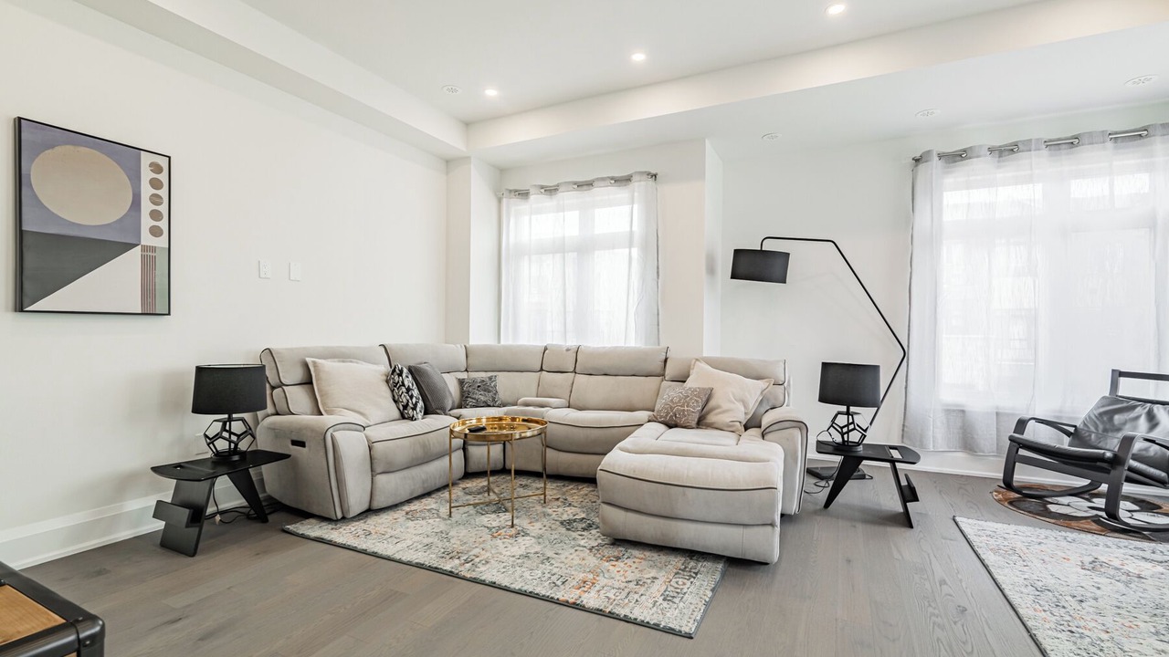 Photo of Livingroom in Oakville