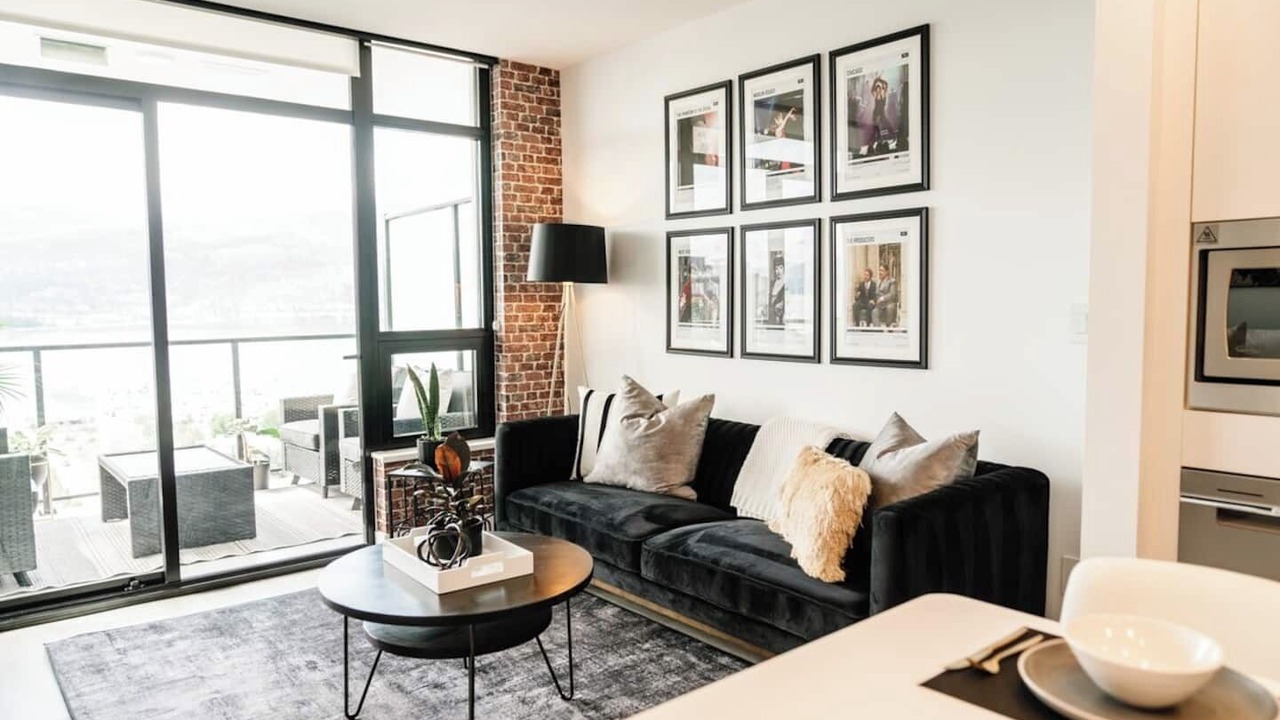 Photo of Livingroom in Downtown Kelowna