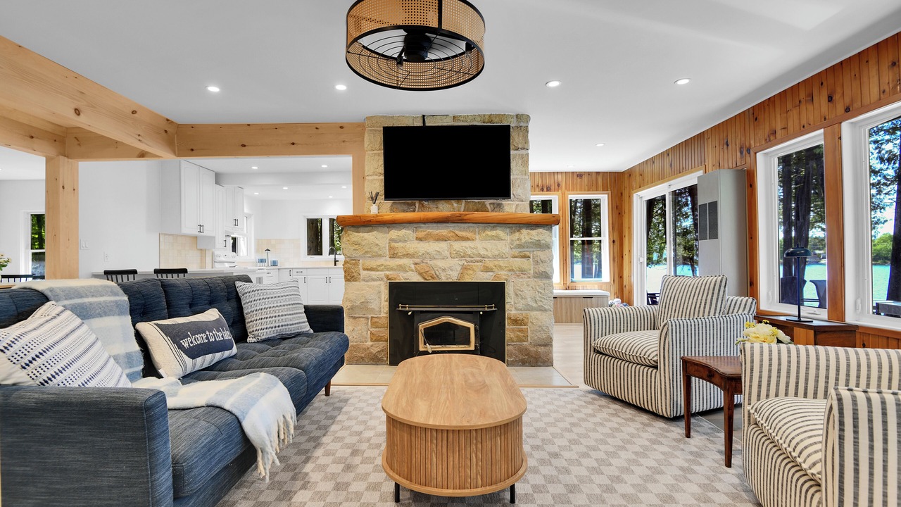 Photo of Livingroom in Rideau Lakes