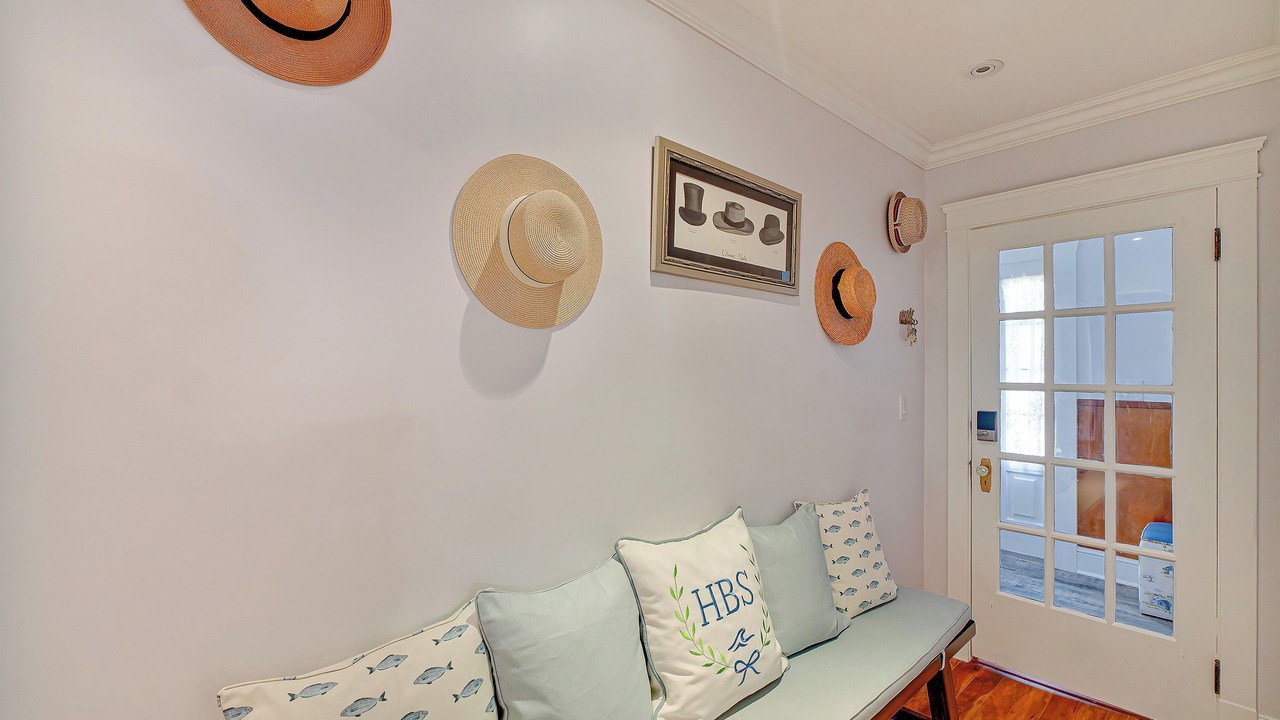 Photo of Livingroom in Queens Square