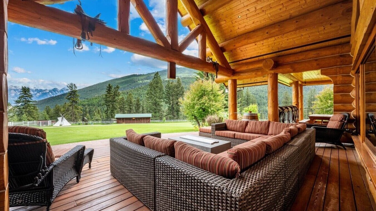 Photo of Patio Balcony in East Kootenay
