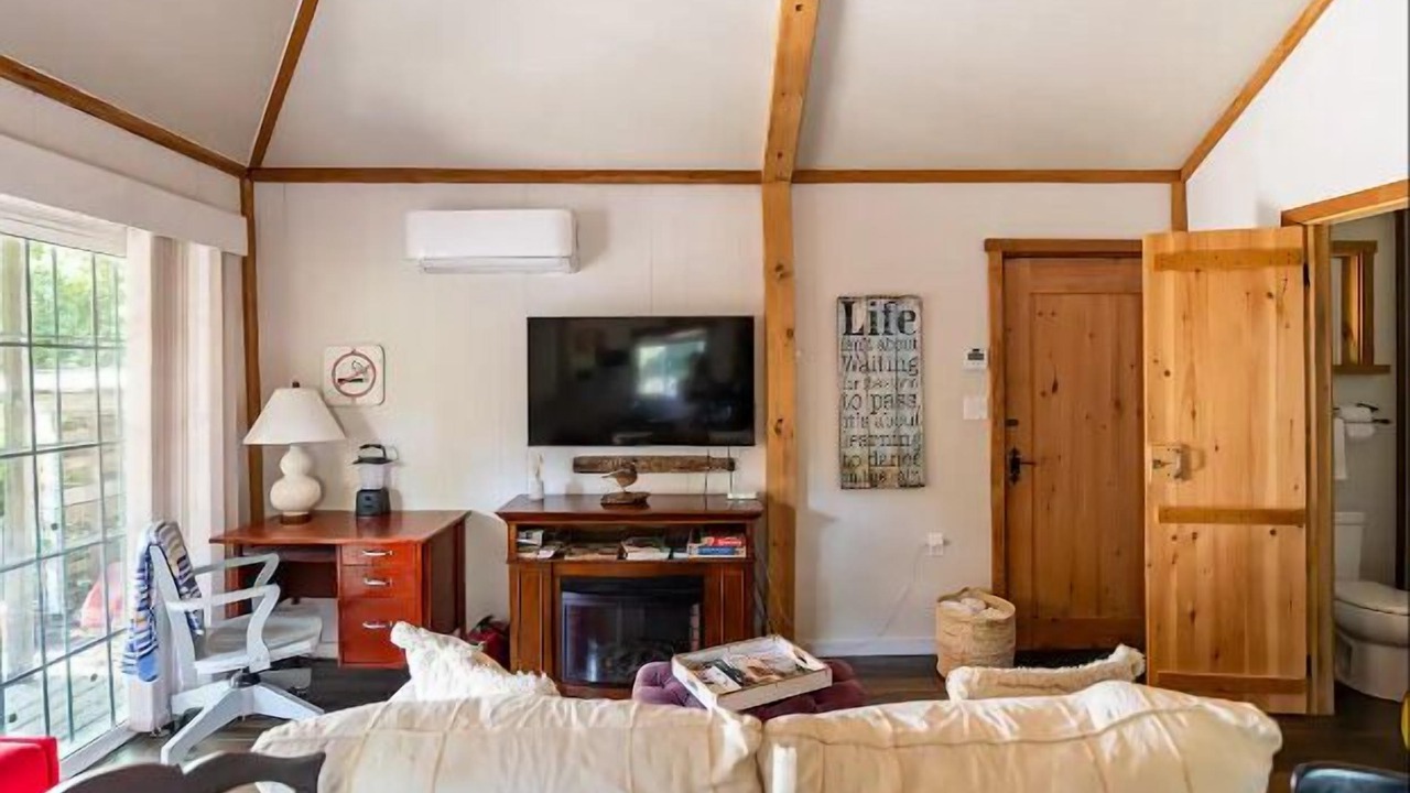 Photo of Livingroom in Parry Sound