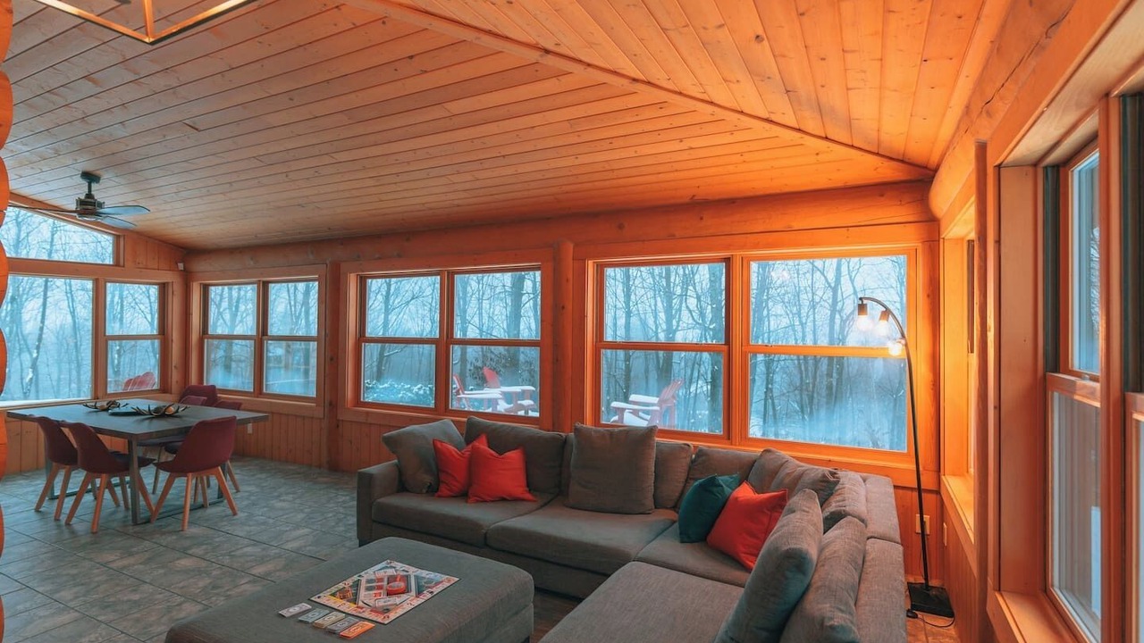 Photo of Livingroom in Fiddler Lake Resort